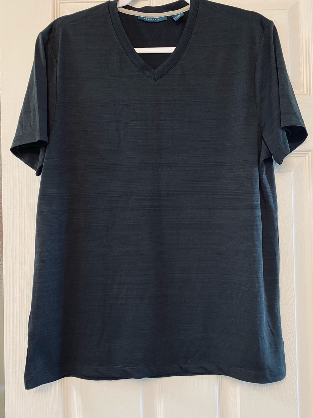 Perry Ellis Men's V-Neck Short Sleeve Shirt - Black